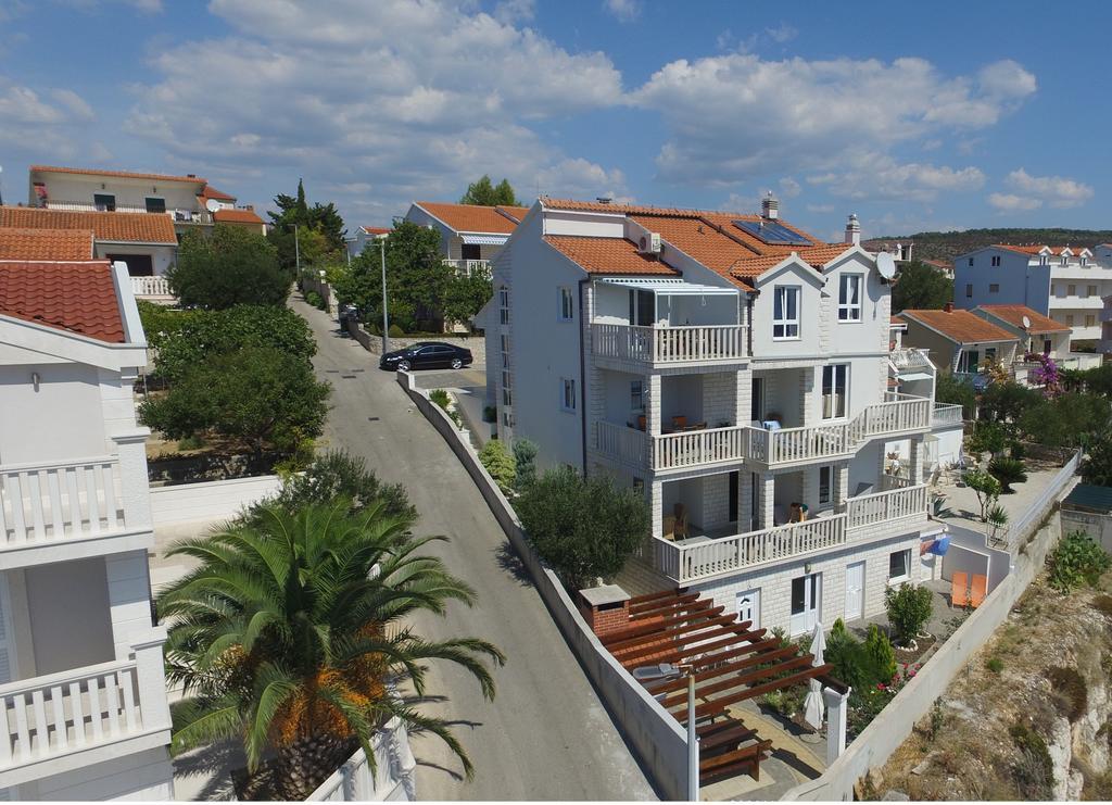 Apartments Wisibada Trogir Bagian luar foto